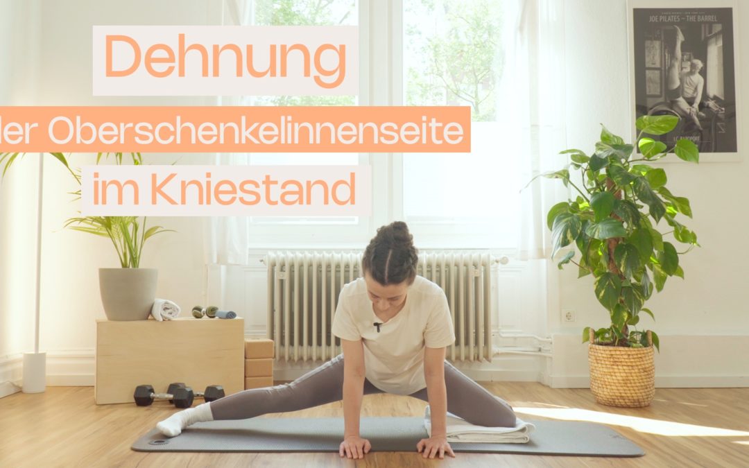 Dehnung der Oberschenkelinnenseite im Kniestand